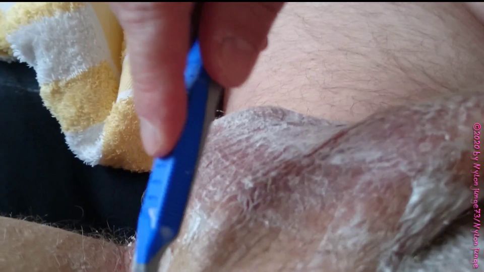 My Dirty Hobby - nylonjunge73 - BBW - schlampe macht rasierversuch 2 - Das rasiermesser - Amateur