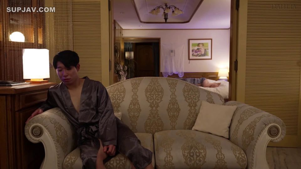 Reducing Mosaic DLDSS-389 妻の大親友がナイトプールで逆NTR『脱いだらモデル級のビキニ姿に興奮して勃起しているのがバレて…笑顔の誘惑に我慢できず何度も浮気中出ししちゃいました。』 美乃すずめ