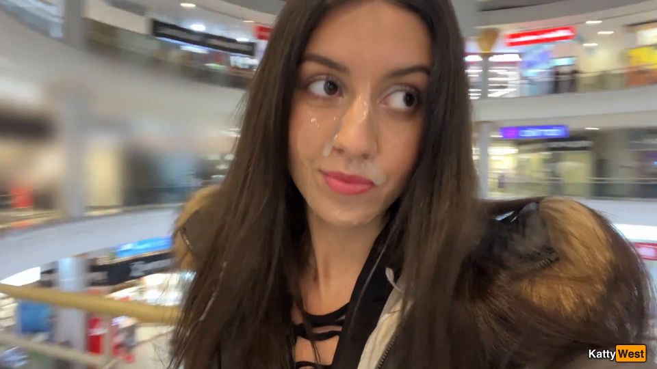 Katty West - Cumwalk en el centro comercial Full HD - Sexo público