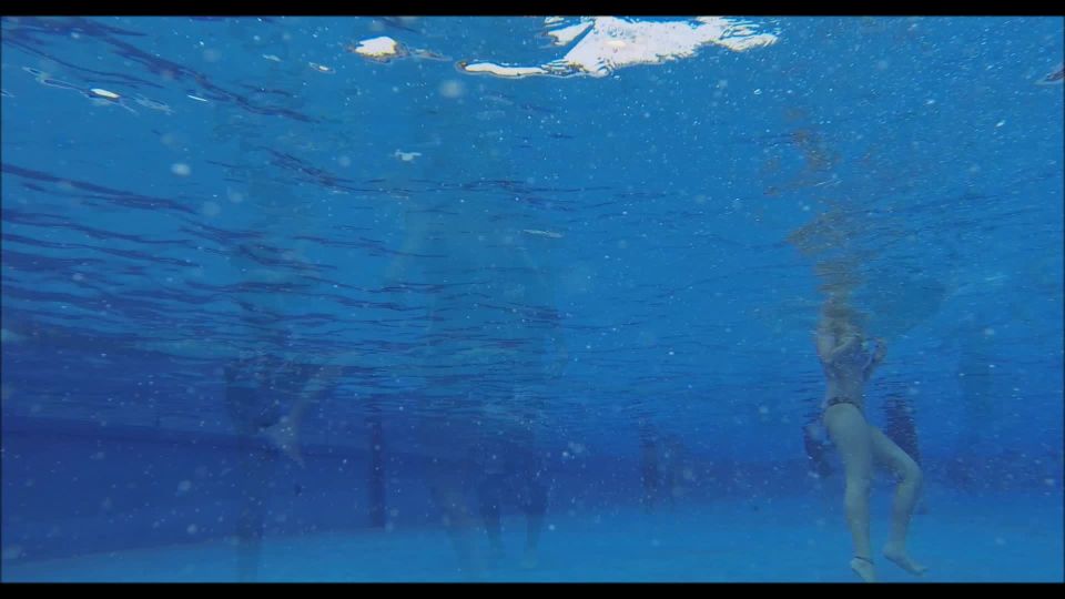 Porno en línea Voyeur – Seguimiento de trajes de baño submarinos – YMUW-1082