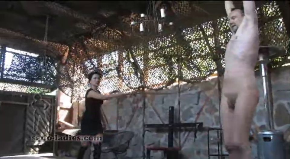 Señoras Sado, Lady Pascal, colgándole, golpeándole, SD 1050P.