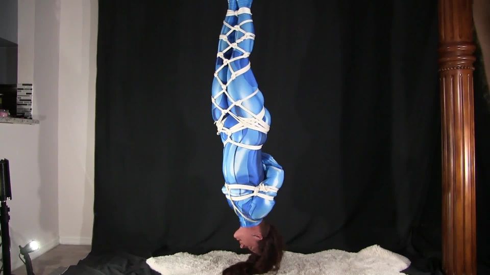 BDSMmania Cyborg Fayth Hung a Cum en Shibari - BDSM