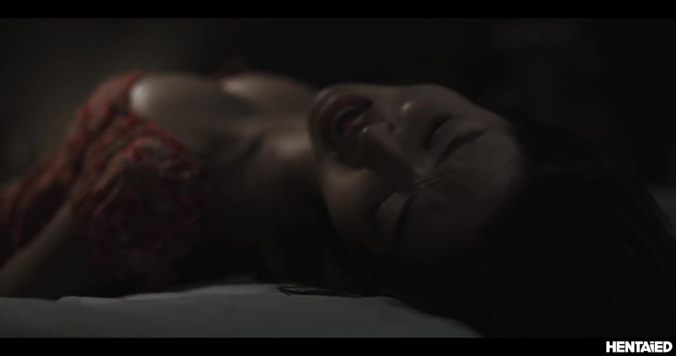 Ellie Luna, Emiri Momota - Bajo las mantas Video Sexo D...