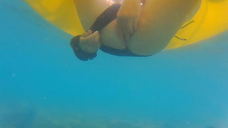 Dream4AngelENJOY Butt Plug IN and OUT among Fish n Corals