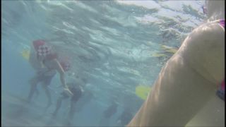 Voyeur Under the water in the swimming pool - pcolle YMUW-1003 on voyeur 