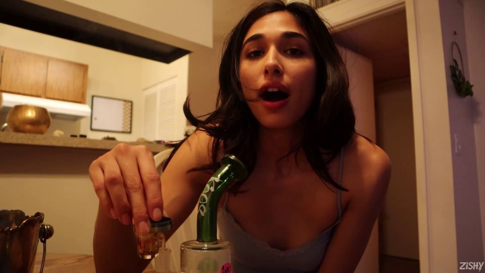 zishy reina rae tease