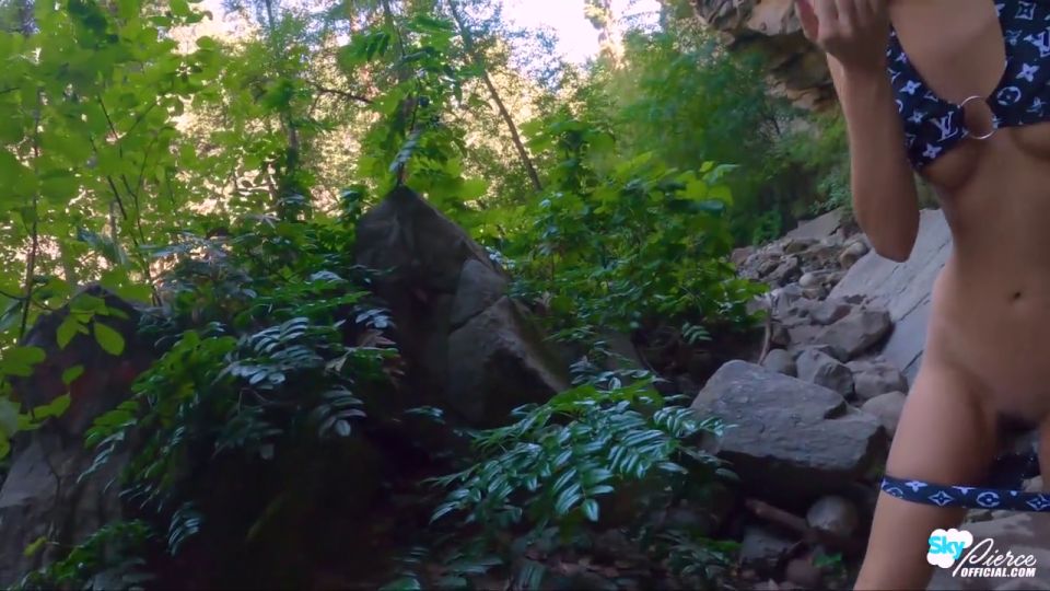 Sky Pierce - S**t Jodido en una cueva pública [720p] - Adolescente