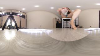 gratis video en línea 2 femdom felpa Althea – Bajo mis zapatos, sucio hablar sobre la masturbación porno