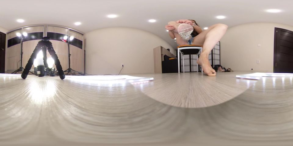 gratis video en línea 2 femdom felpa Althea – Bajo mis zapatos, sucio hablar sobre la masturbación porno