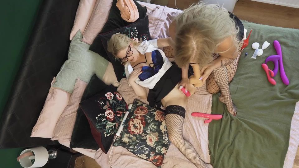 M@nyV1ds - Mya Quinn - Hot blonde secretaries lesbian play