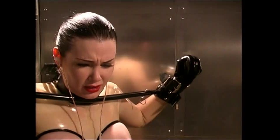 Máscara de gas Esclavo lucha contra su latex de bonos!