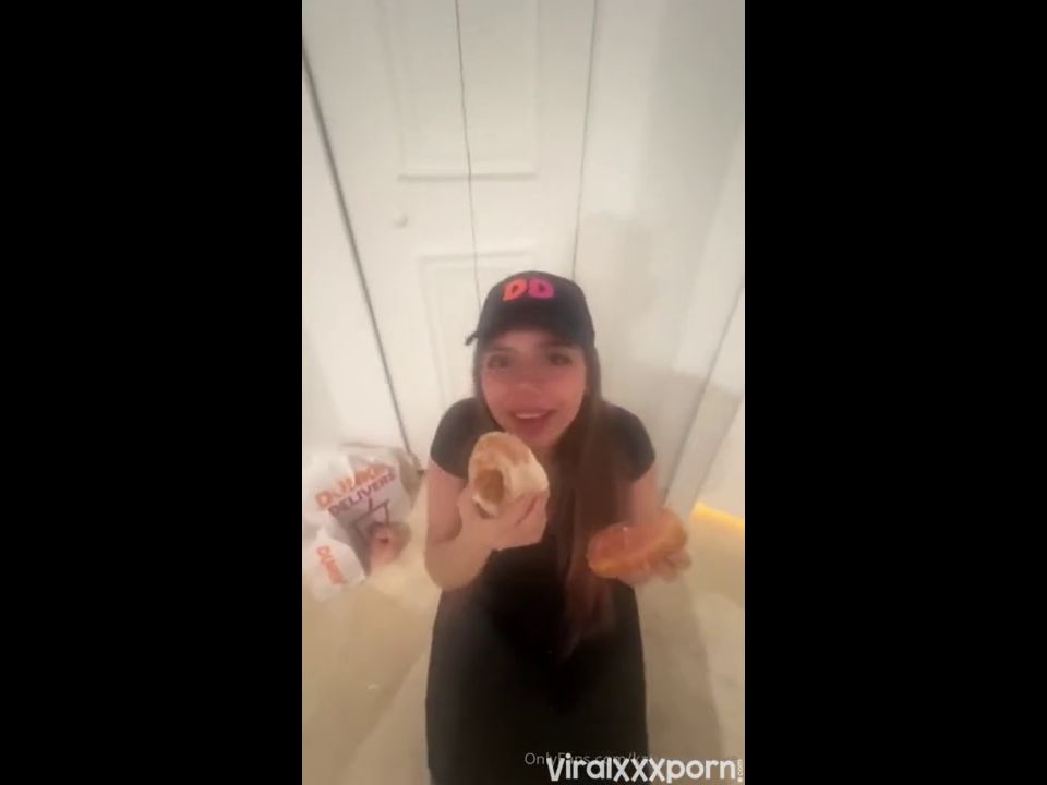 Sólofans Katiana Kay Teases Cock Hambriento Donut Shop Empleado En Onlyfans Video Katiana Kay