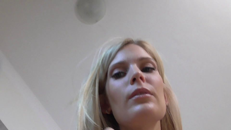 [GetFreeDays.com] Spitting domination facesitting