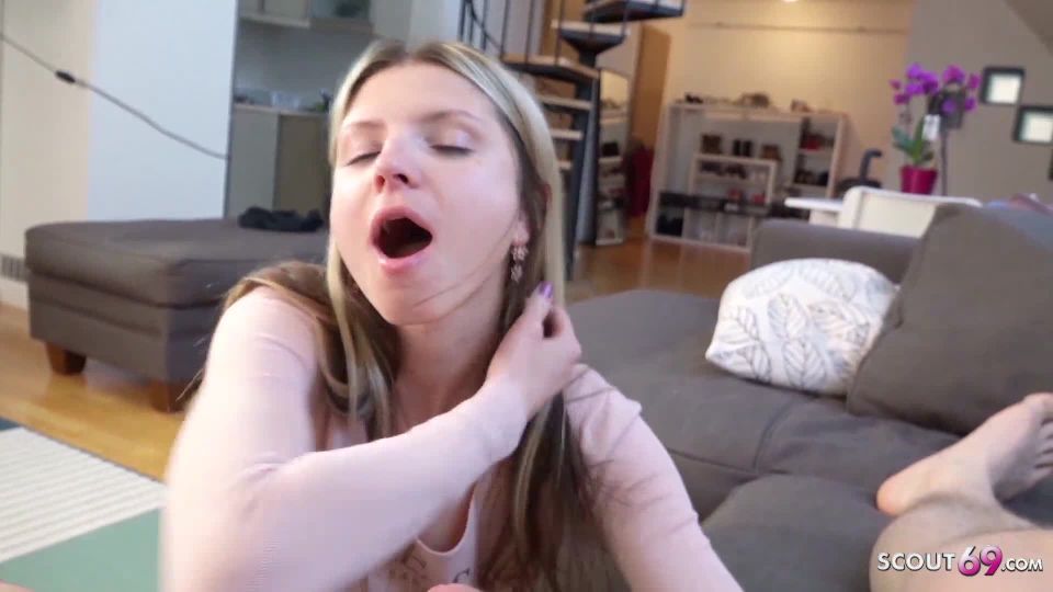 Sara - lindo colegio adolescente en gafas mierda (porno universitaria)