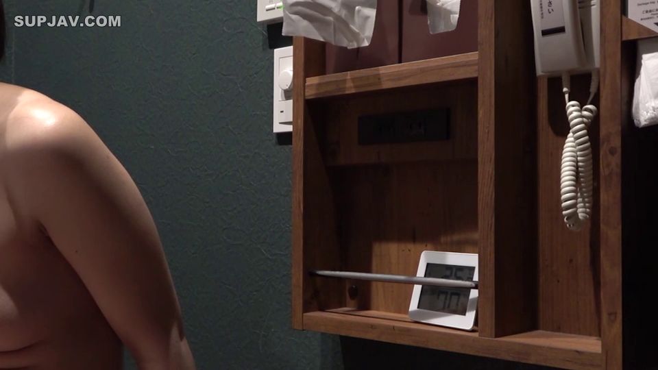 FC2PPV 4611766 【無・個撮】限定割600pt・漫画喫茶で嫌がる子をゴリ押しして半泣きされながらもハメ撮り撮影！【特典で高画質】