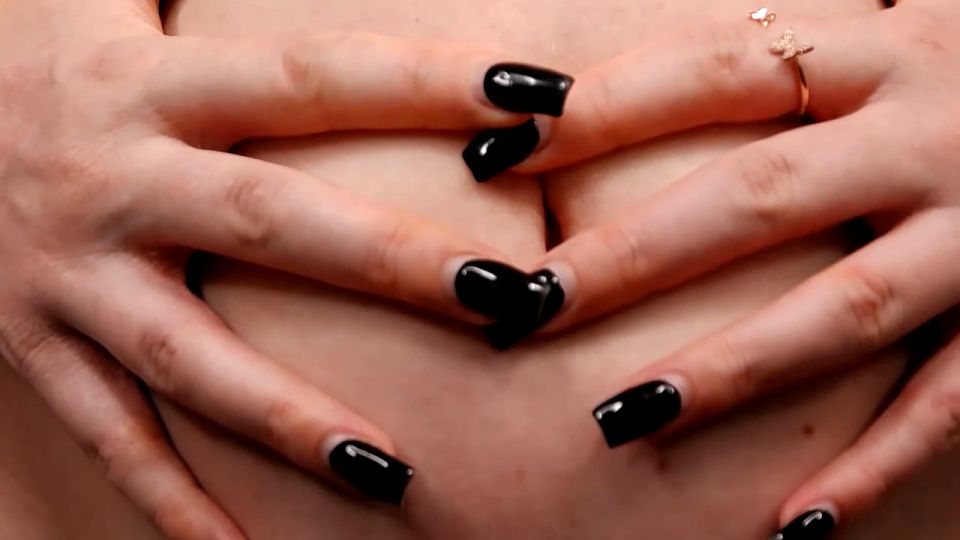 Tonnia - Pregnant Belly Button closeu - Pregnant