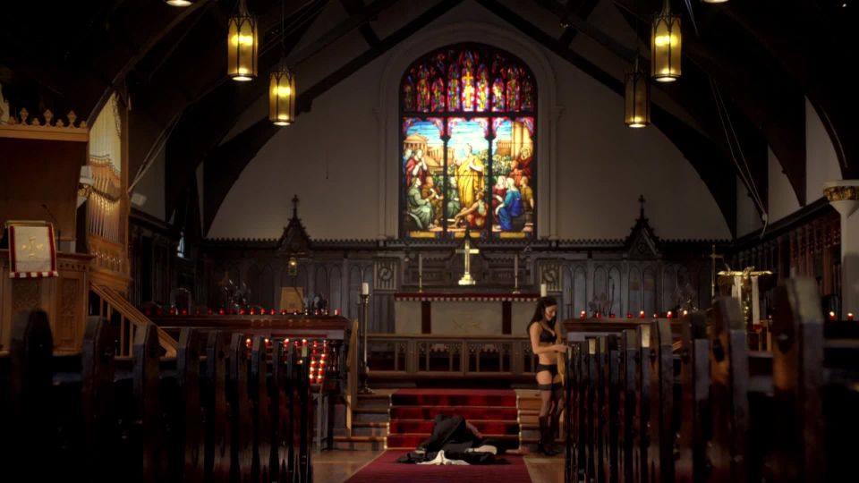 Reeser de otoño, Martha Higareda - Ases de Humo 2 Asesinos Ball (2010) HD 1080p - (Celebrity porn)