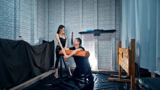 Noirqueenie Face Slapping Training Angle 2 (Fetish porn)