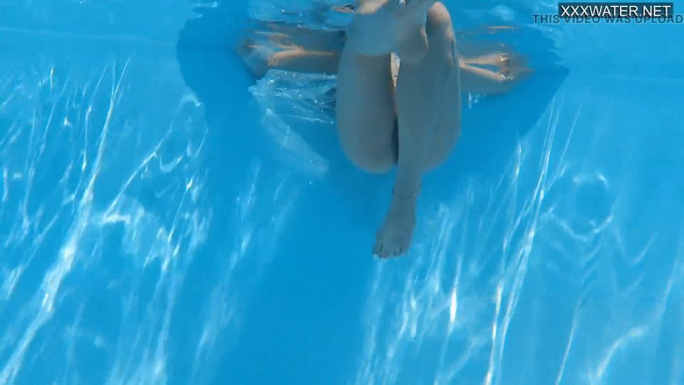 Bonnie sexy tight petite nette pornstar swimming bikini porn f....