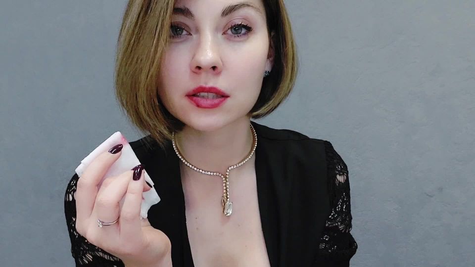 Seductora rusa - Alimentando a una sissy con mi...