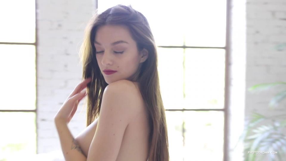 Online porn - Photodromm presenta – 2019.08.03 – París – Burns! 4 adolescentes