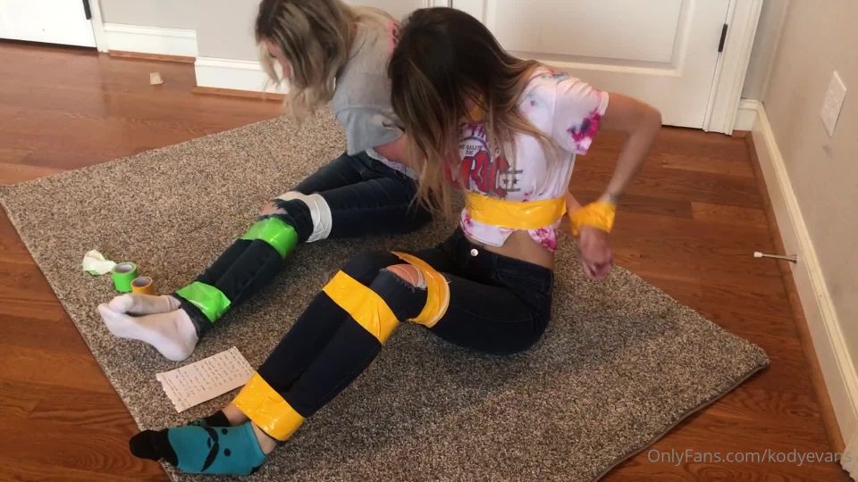 Kody Evans Kodyevans - un poco de lucha por perder en un juego con onlyfanscom londonevans 31-10-2020