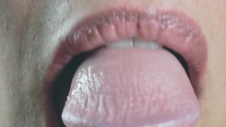 [Amateur] Close up sensual tongue blowjob