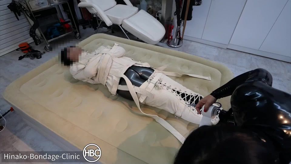 video en línea adulto 49 fetiche pies grandes Hinako Bondage Clinic – Abatido en la cama en un traje de gato de látex y camisa de lazo, bdsm en bdsm porno