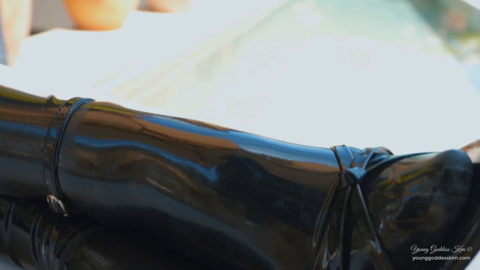 [K2S.CLUB] Diosa Kim joven - Entrenamiento en el Templo (4K) - 4K 2160P