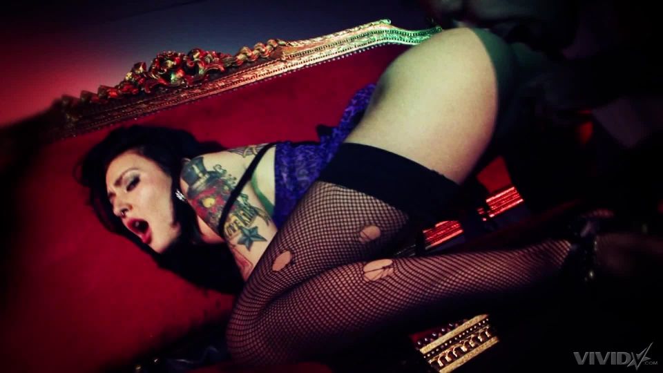 Vivid presenta Caprice Jane – Follando en el Club Strip - (MILF porno)