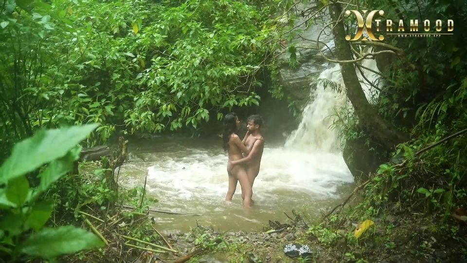 Desi girl doing sex with her boyfreind in mountain fountain fu....