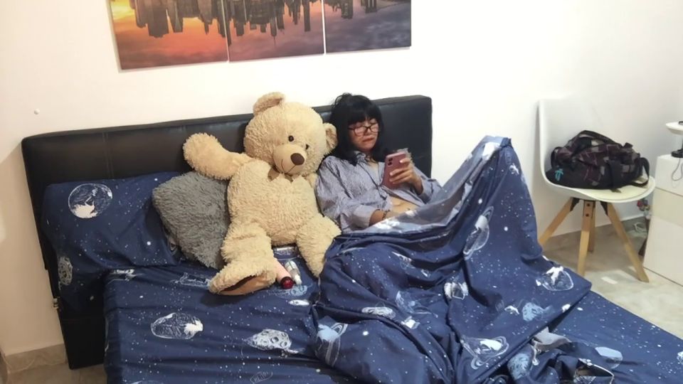 SalomeSantos - My girlfriend sends me a video of her fingering her pussy