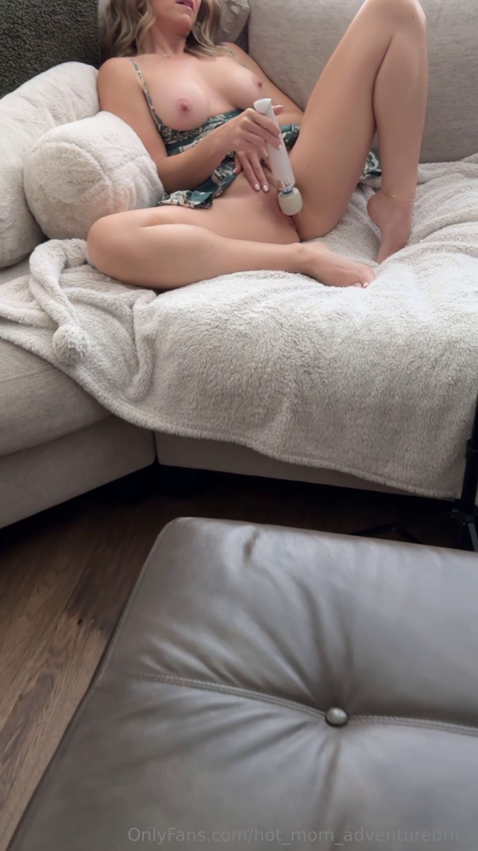 OF hot mom adv Vid 610  05 08 25