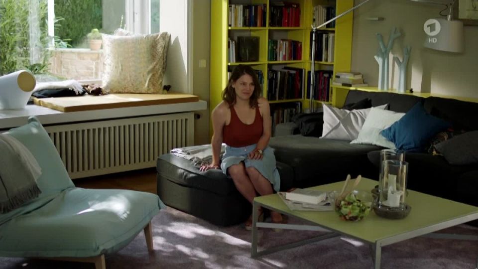 Mira Bartuschek - Zur Holle mit den anderen (2016) HD 720p - (Porno de Celebridad)