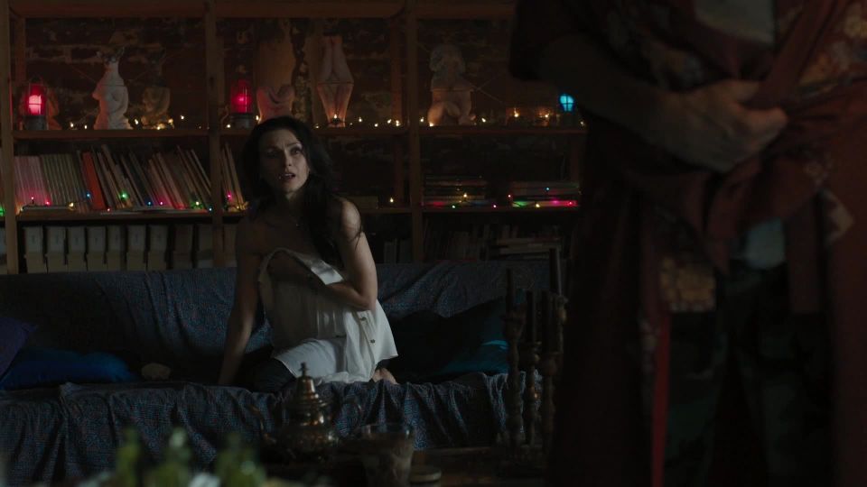 Irina Dvorovenko – Carne y hueso s01e07 (2015) HD 1080p!!!