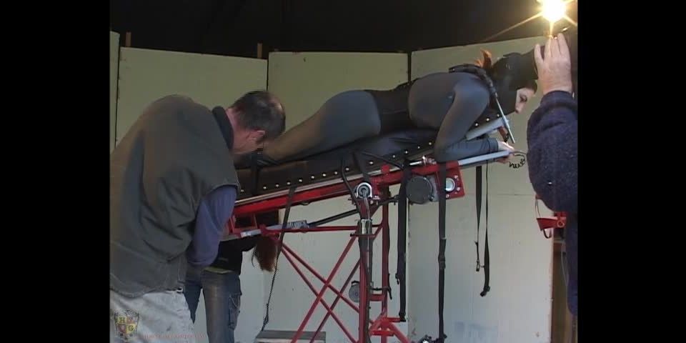 Casa de Gord20 05 01 (06 05 20) Lola - Blow Job mecanizado (instalación)