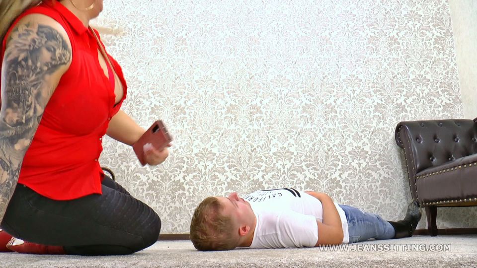 7190 Yasemin - Slave Face Used As A Seat - JeansSitting