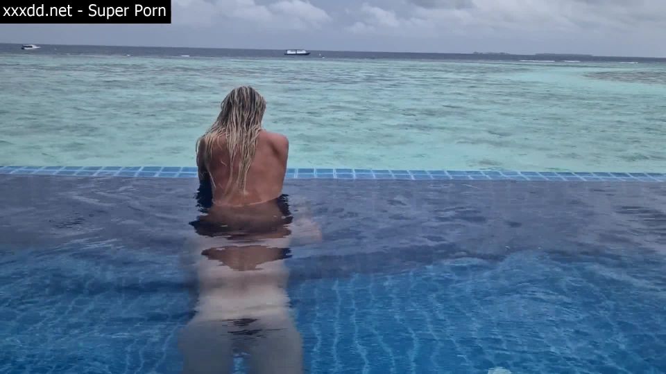 Unknown Underwater Sex In The Pool on Holidays in the Maldives (Public)