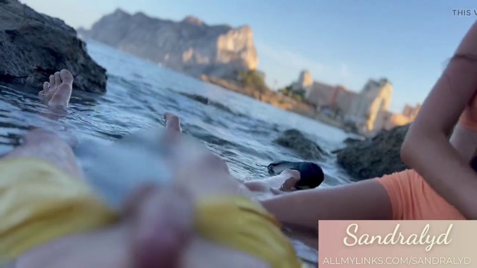 Porno duro Bebo tu corrida en una copa de cristal en el mar