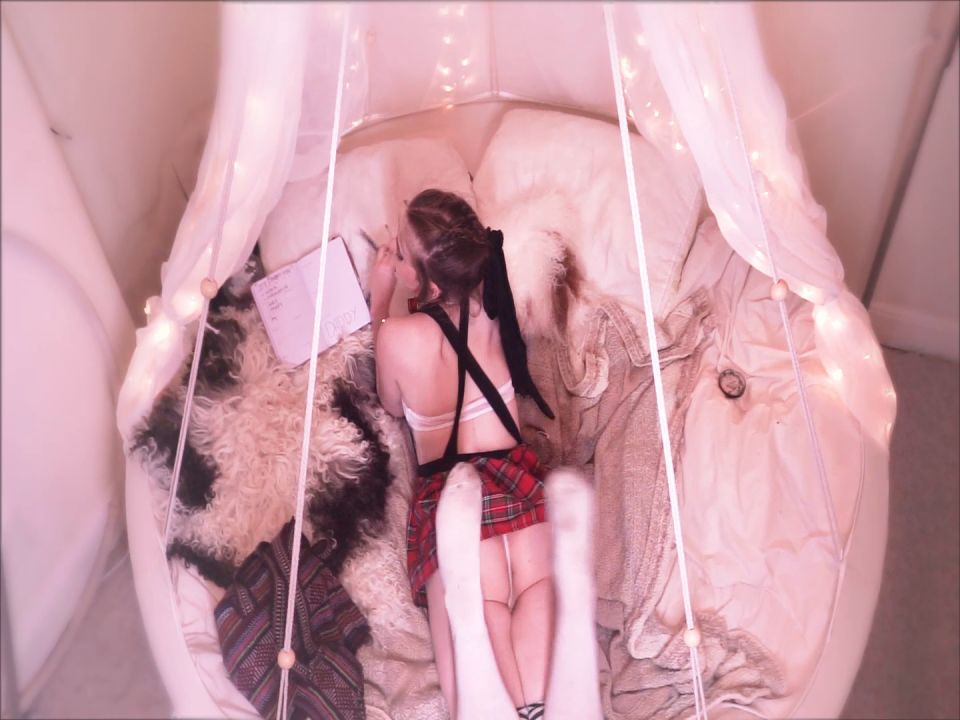 [ManyVids] Longhairluna Manyvids.21.10.21.Longhairluna.Naughty.Daughter.Spy.Cam 