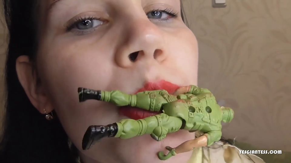 Anna Sky - A giant woman wants to eat a little man (Fetish porn)