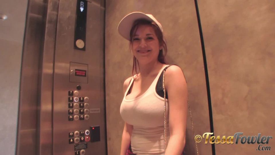 TessaFowler presenta Tessa Fowler en el Día del Diario con Leanne Crow 1 (2016.08.05)(MILF porno)