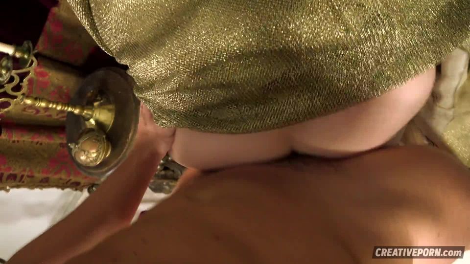 Tubo de porno Tubo en línea CreativePorn presenta Dick salvar su majestad - adolescentes