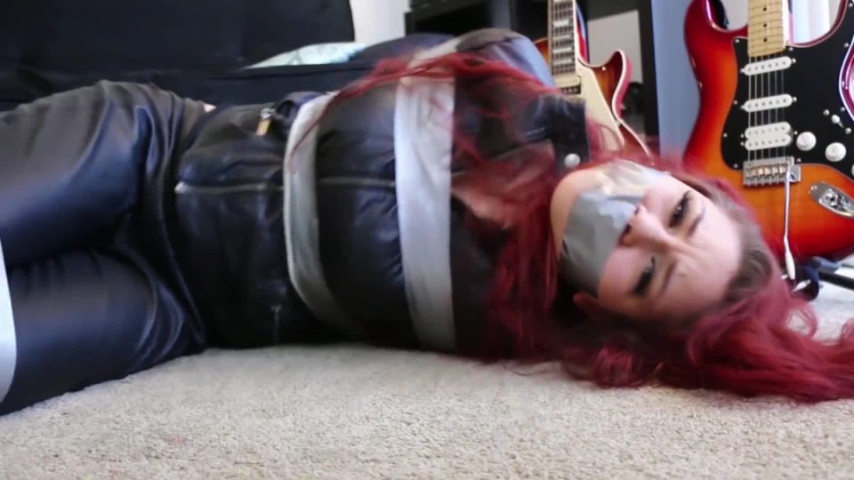 vídeo para adultos 28 Dos espías pelirrojas en cuero ¡Atarse y amordazarse durante una misión!