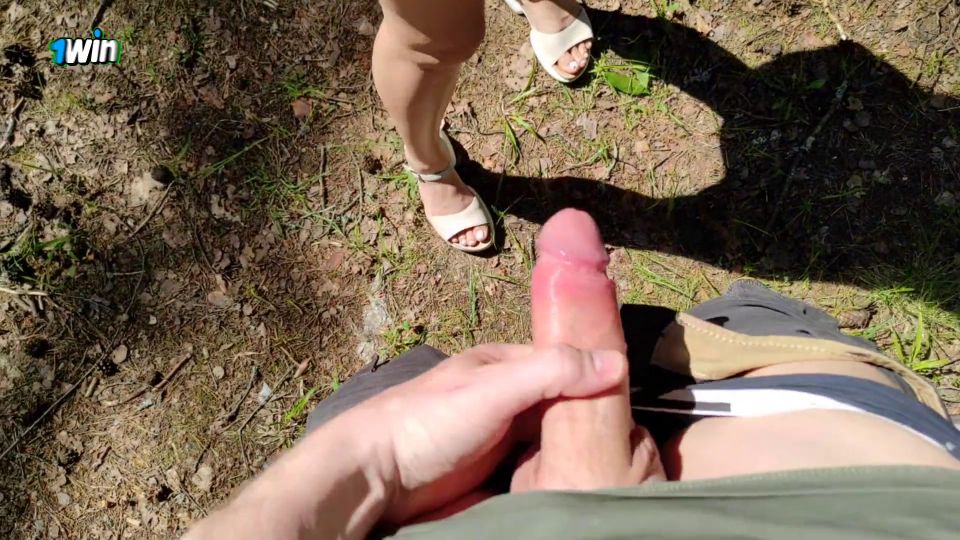 S-Wife Katy - Ayudé a una belleza casada con bragas llenas de esperma salir del bosque [1080p] - Adolescente