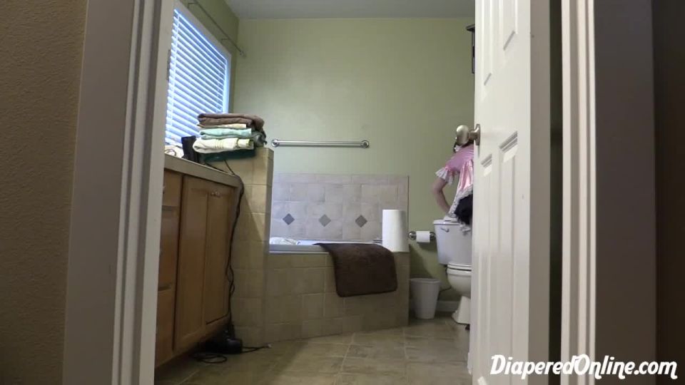 Diaperedonline2Pookie Pookie Diapered Maid Cleaning Bathroom