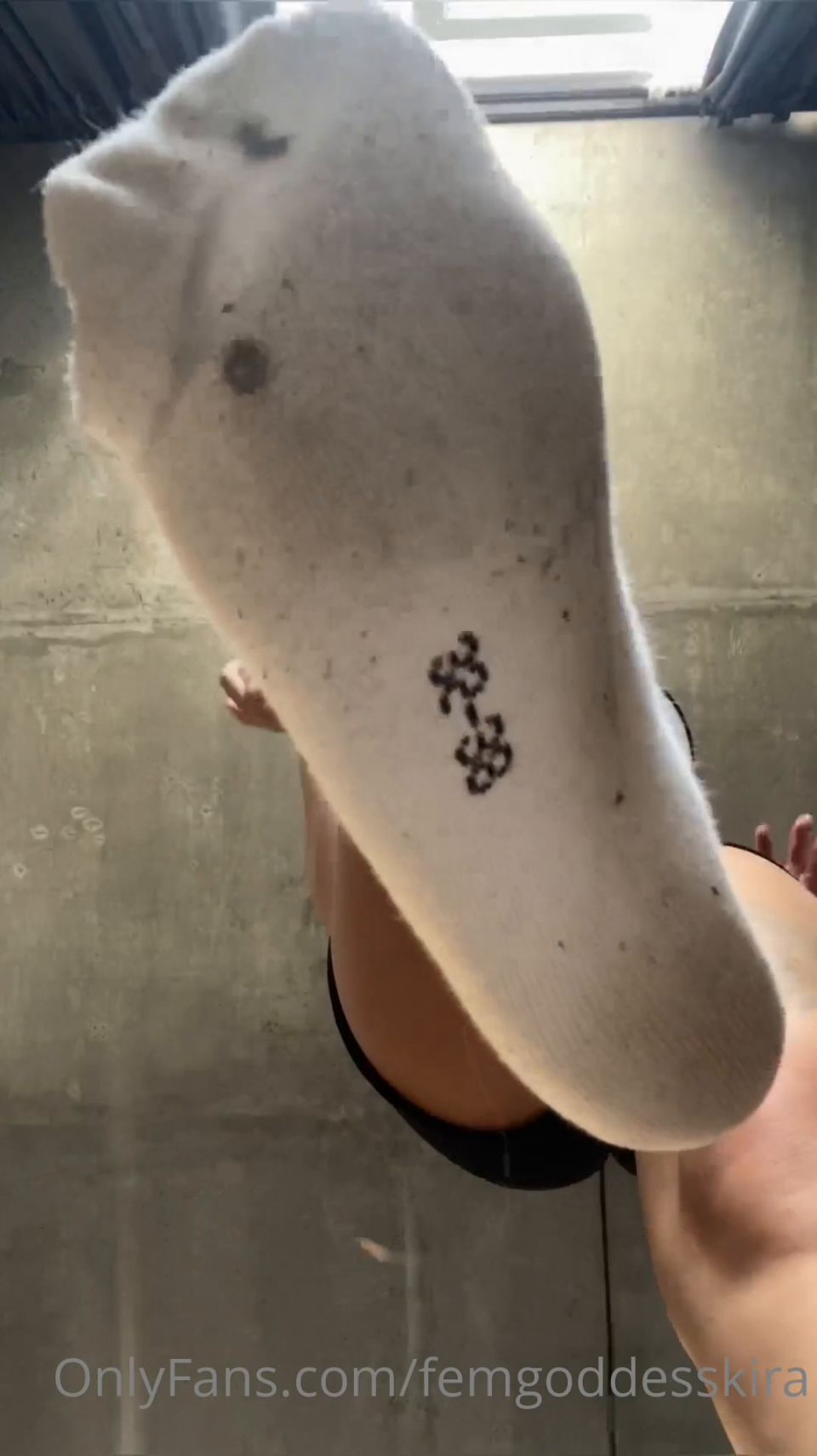 GODDESS KIRA – Lick My Sneakers And Then My Feet.