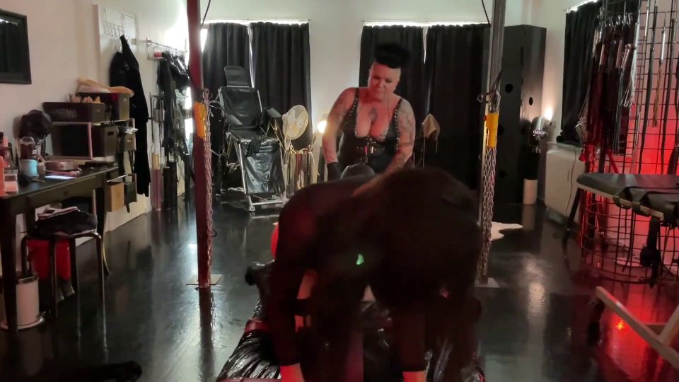 Domina Oscura - Bloquearlo - Inserciones extrañas