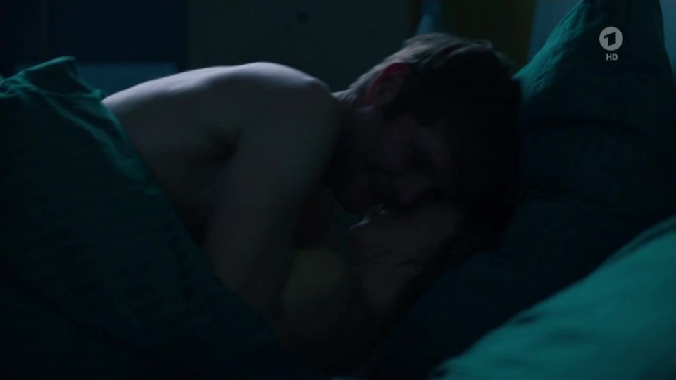 Anneke Kim Sarnau - Hit Mom - Morderische Weihnachten (2017) HD 720p - (Celebrity porn)