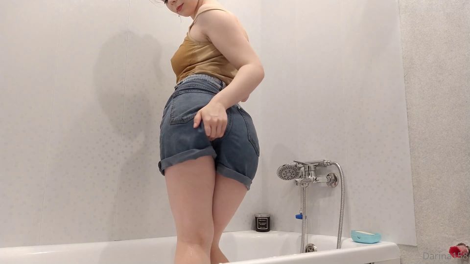 Darina158 darina158 20211119 Wet jeans shorts in bathtub  I figured out what to do in the bathroom and how to